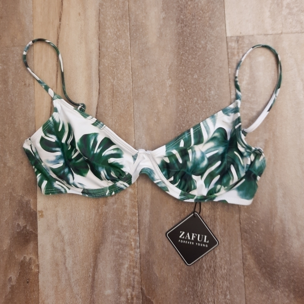 Zaful Banana Leaf Bikini Top size 6 NWT